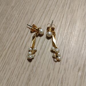 Elegant Gold and Pearl Drop Earrings
